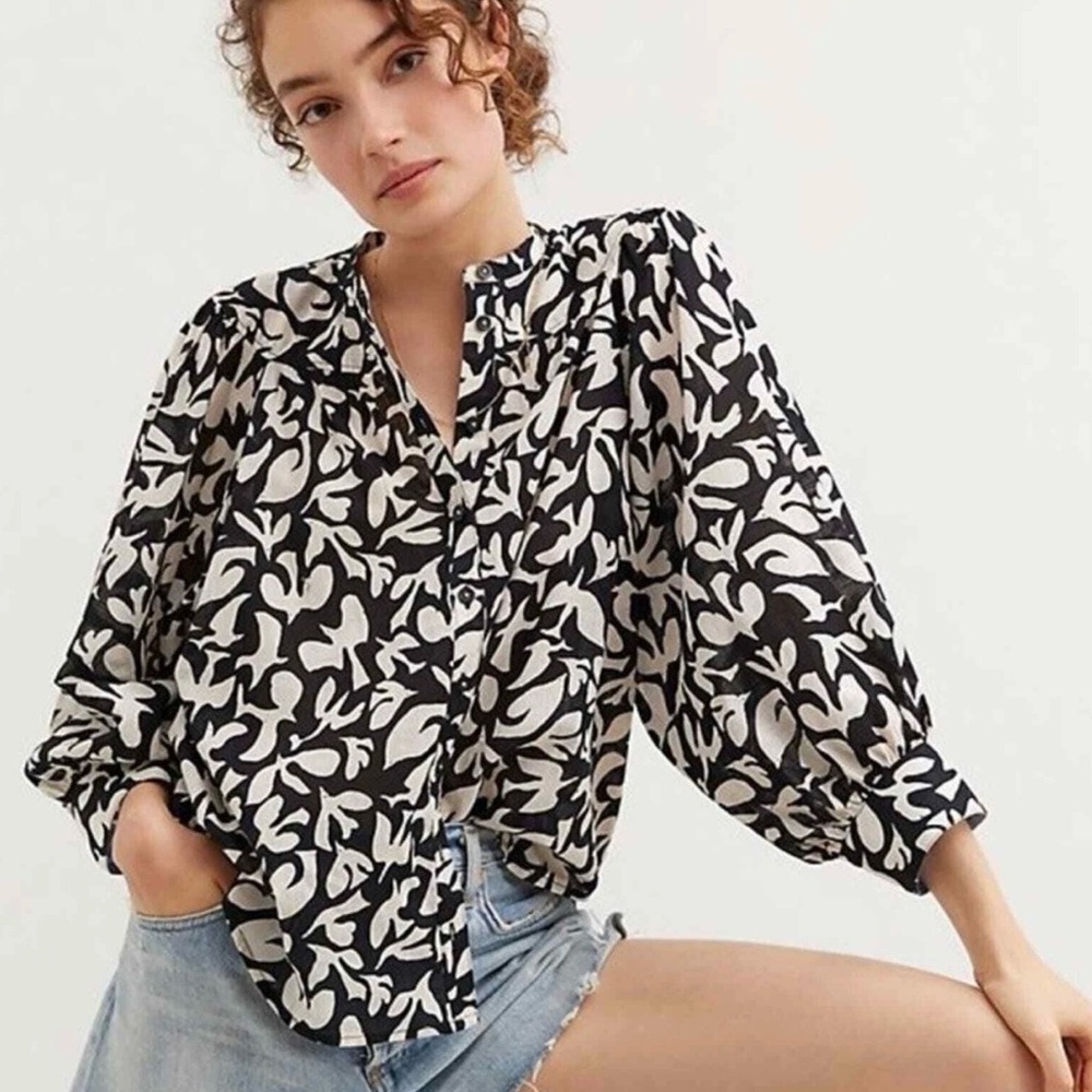 Black & White Printed Balloon-Sleeve Women’s Top